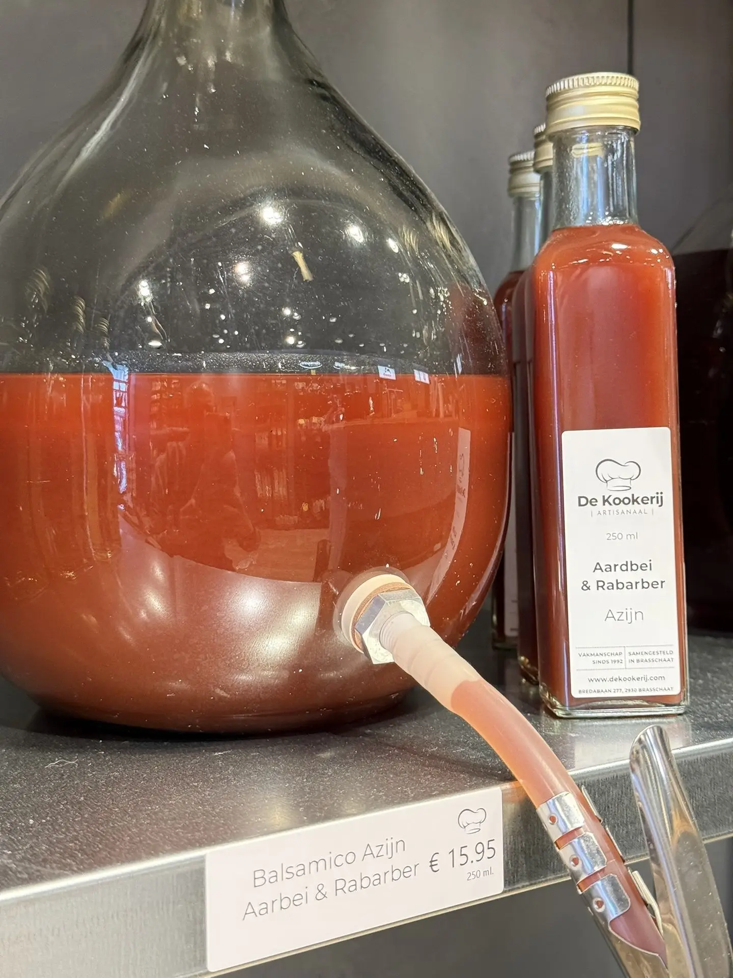 Balsamico azijn met aardbei en rabarber – Zoet, fris en licht zuur, perfect voor seizoensgerechten
